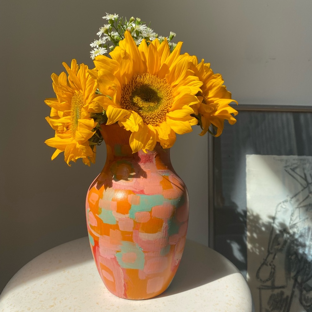 Hand painted New York artist vase. 70s eclectic style. Original piece